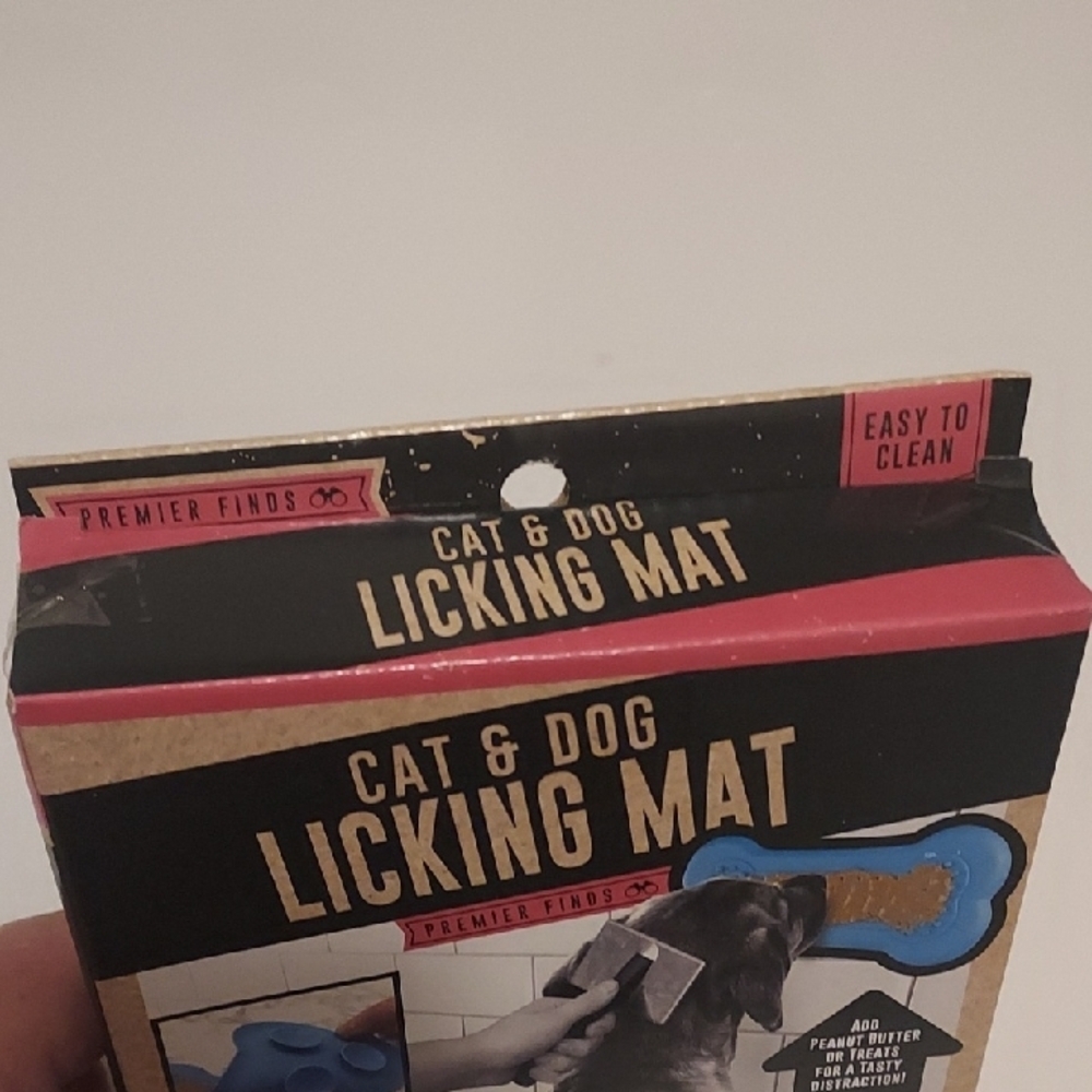 Blue Silicone Cat & Dog Licking Mat - Picture 2 of 3